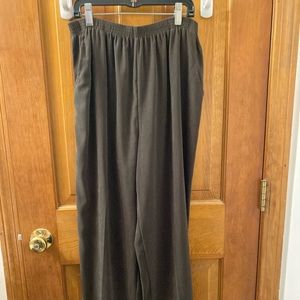 Womens pants size 8